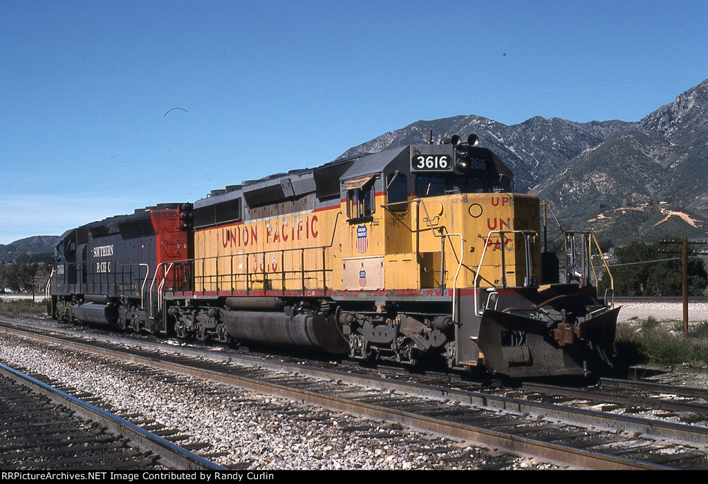 UP 3616 at Devore